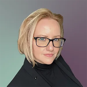 India Longpré, Chief Strategist